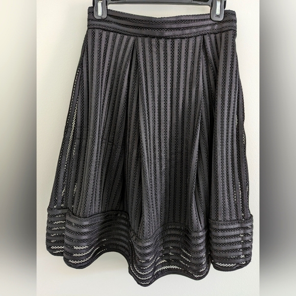 Black skirt - Picture 1 of 3